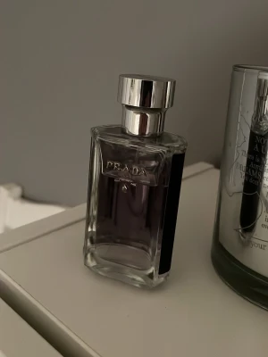 Prada l’homme samples  - 1ml 25kr 3ml 59kr 5ml 89.     Skriv vid frågor och kolla gärna in min profil för andra samples 