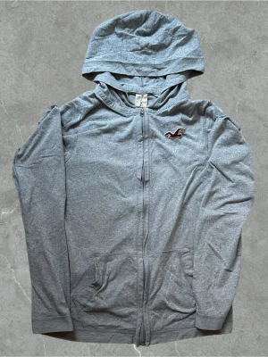 Abercrombie&fitch hoodie storlek M - Snygg Abercrombie&fitch hoodie storlek M. Skickas inom 1 dag efter köp. Skickas bara me PostNord🙌🏼för frågor osv så är de bara å kontakta mig😇🙌🏼