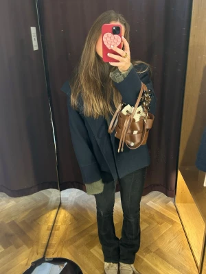 Jeans - Säljer dessa jättenajs svarta jeansen från gina🩷🩷🩷