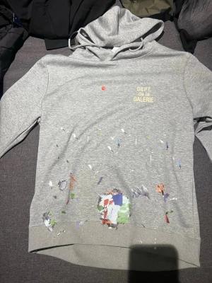 Gallery dept hoodie - Gallery dept hoodie. Aldrig använd. Sitter som M men är L