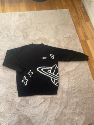 Svart stickad tröja Broken Planet - Stickad tröja, Broken Planet märket, skriv till mig om ni har flera frågor 