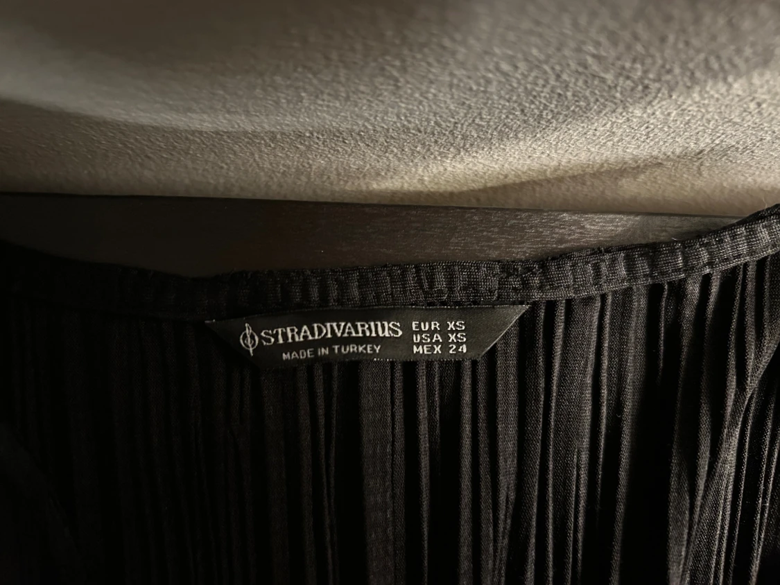 Svart omlotttopp från Stradivarius - 2