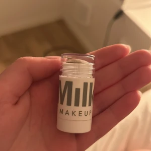 Milk bronzer stick  - Milk bronzer stick i färgen baked 