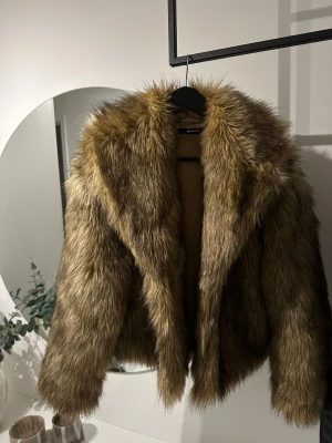 Pälsjacka - Pälsjacka från Gina tricot i mycket bra skick