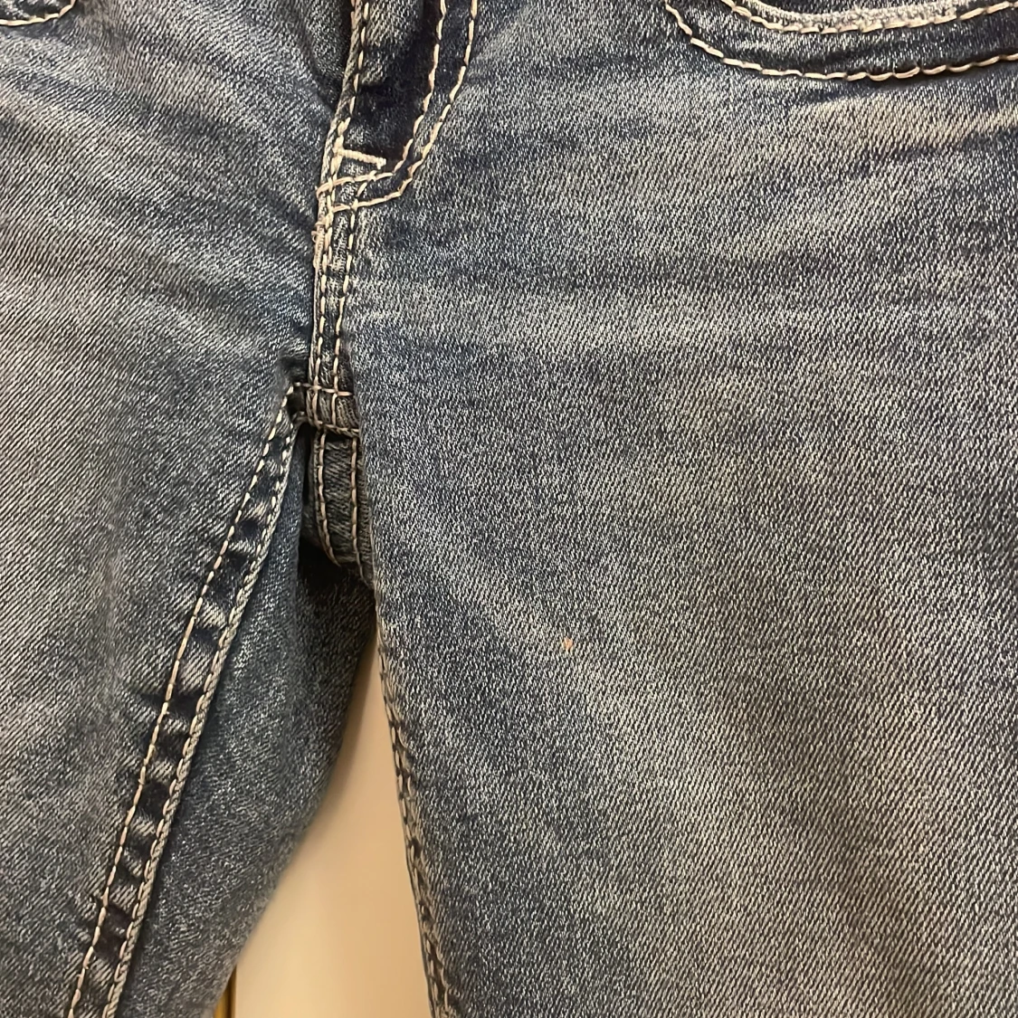 Blå bootcut jeans från Gina Tricot - 4