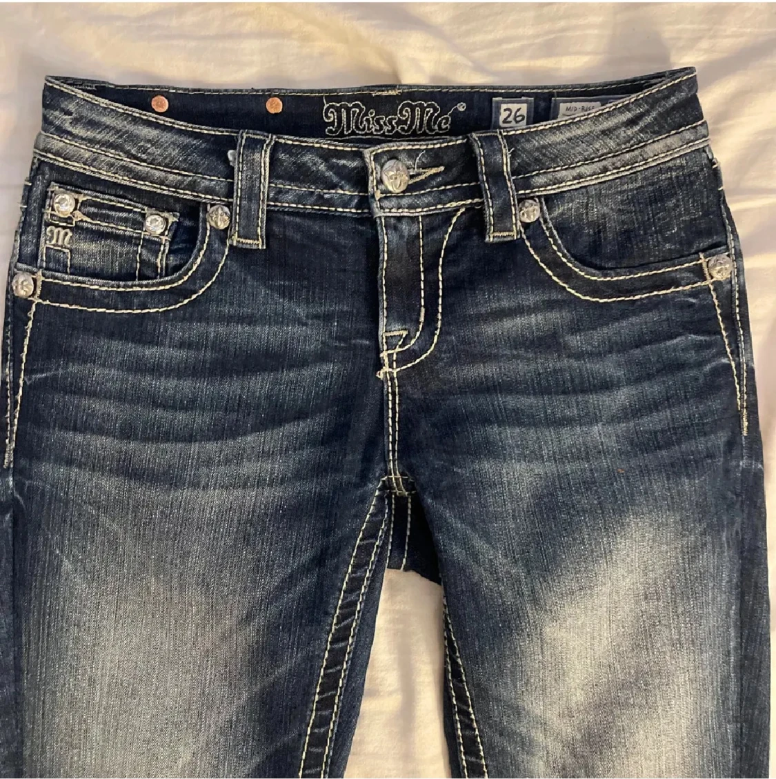 Utsvängda miss me jeans - 1