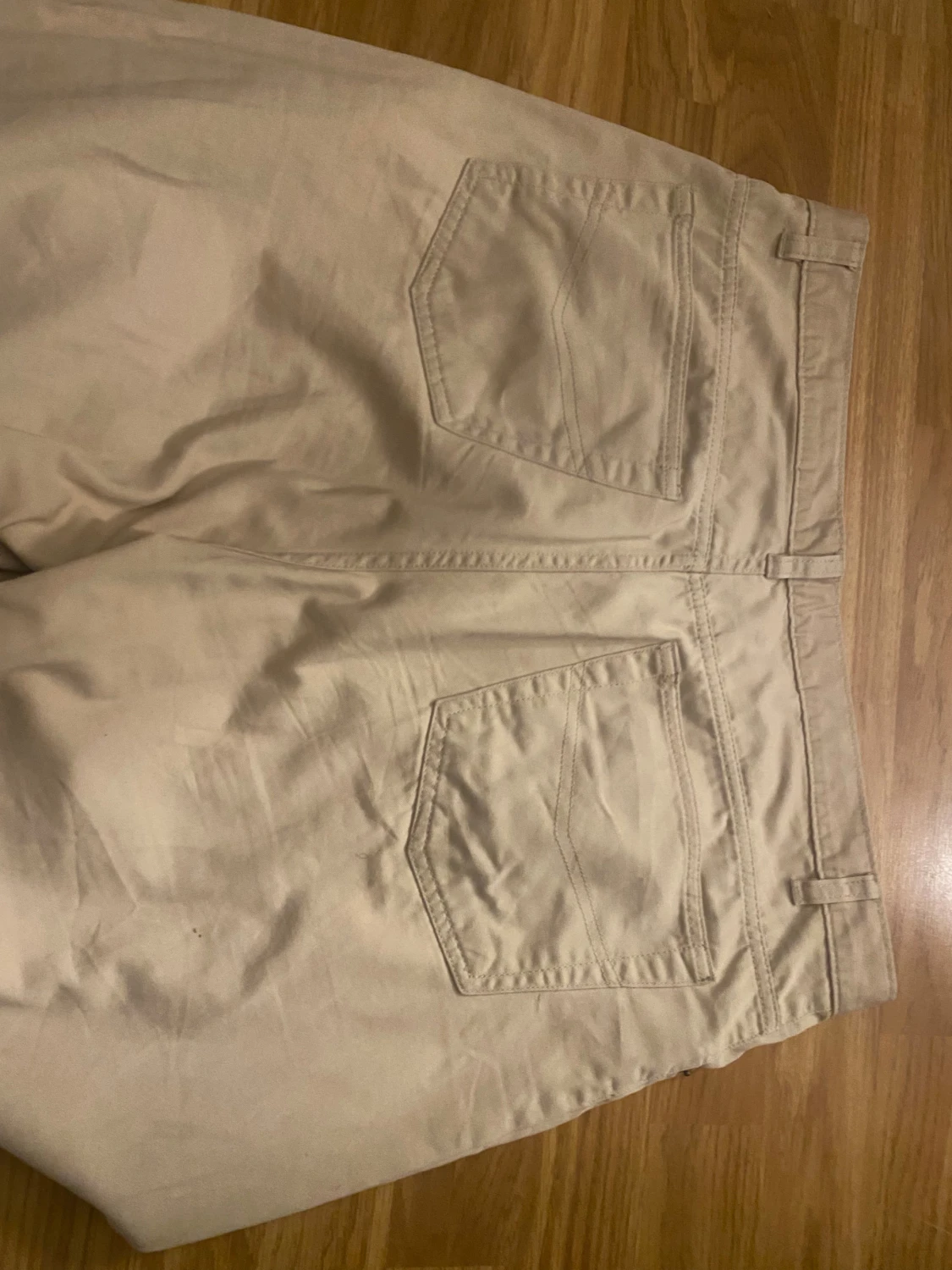 Beige raka jeansbyxor. - 3