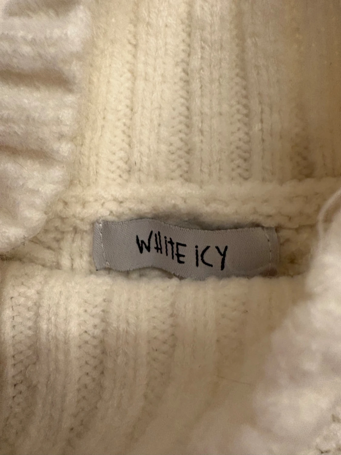 Vit croppad stickad tröja White Icy - 2