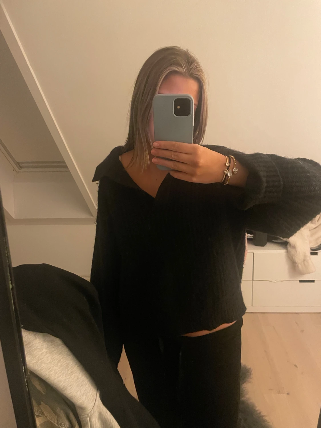 svart stickad tröja  - 1