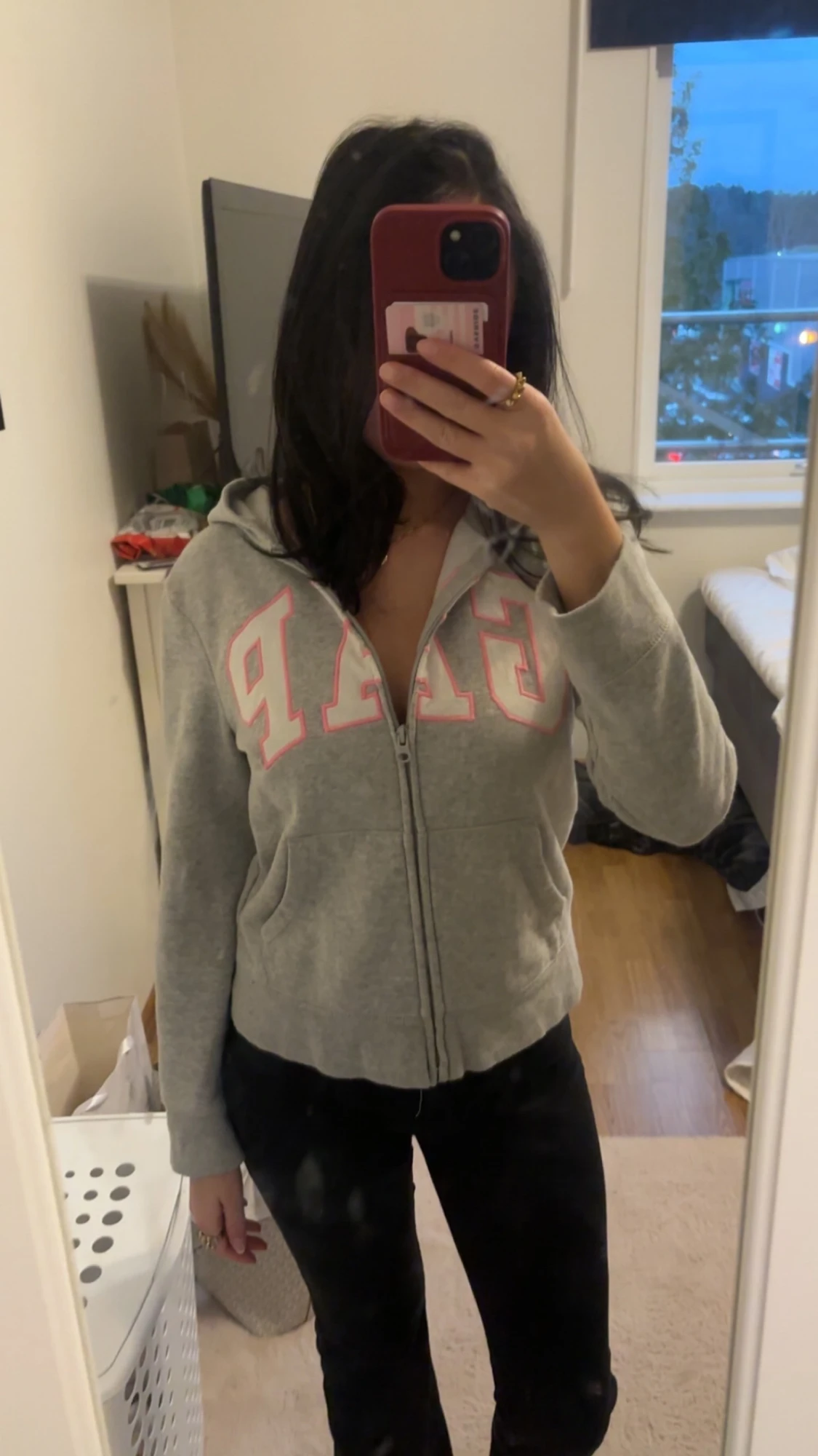 Grå hoodie från GAP med dragkedja