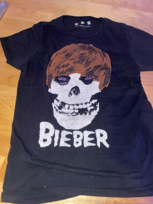 Svart Bieber t-shirt - Tröja Justin Bieber storlek L