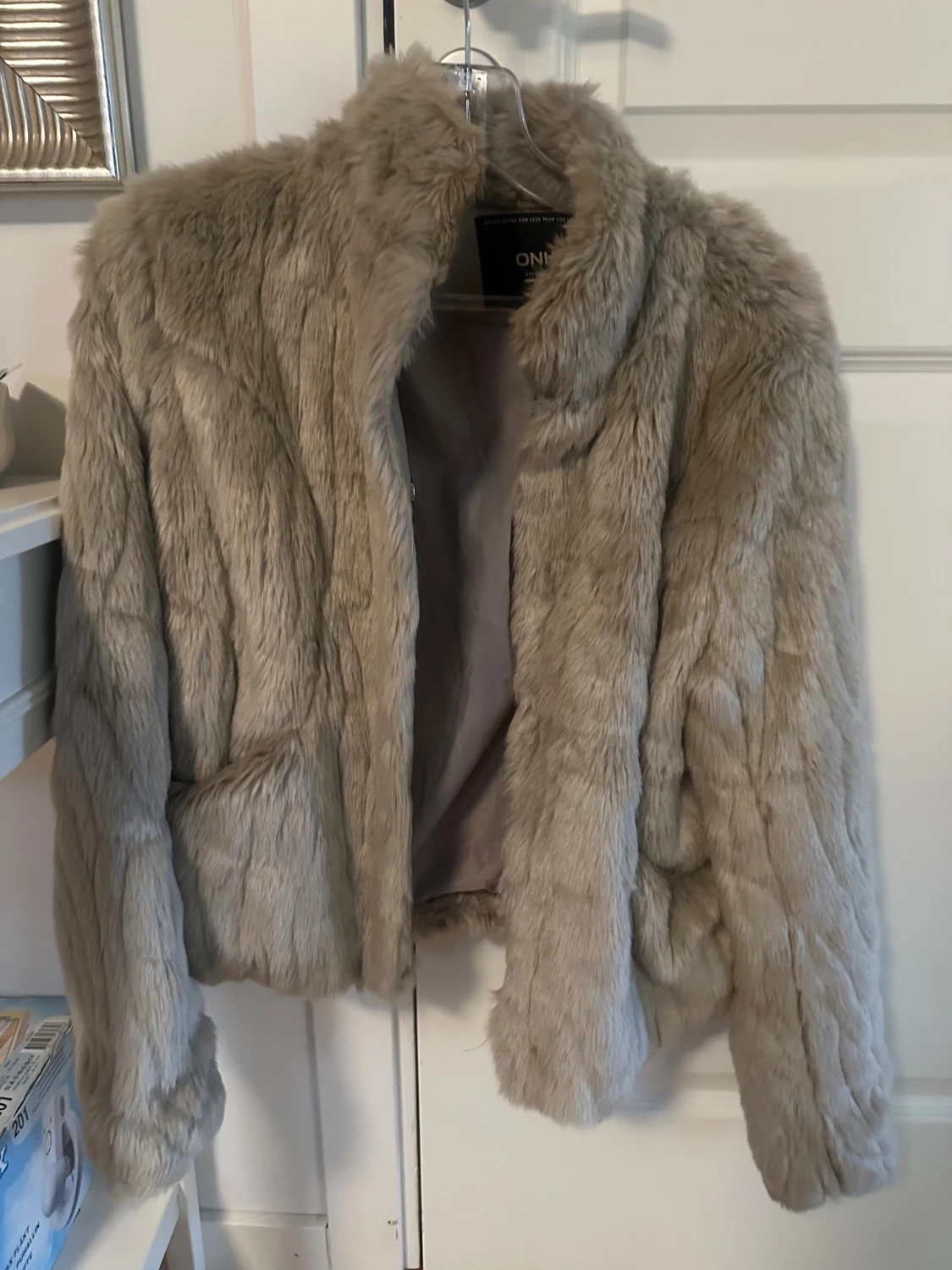 Beige pälsjacka från ONLY