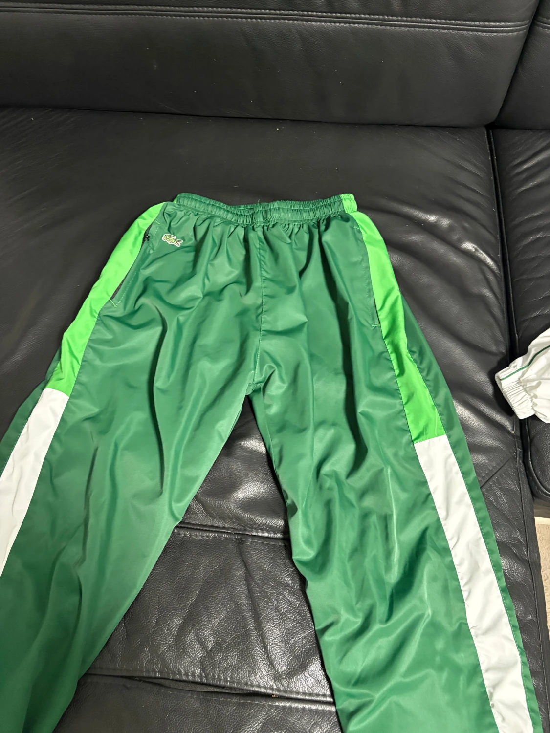 Grön och vit träningsdress från Lacoste - 1