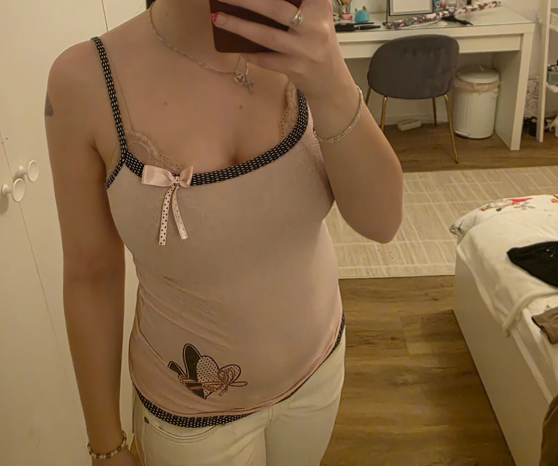 Rosa linnetopp med hjärtdetalj, Cocoon, Y2k