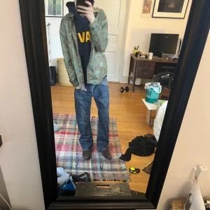 Lee bootcut jeans - Säljer dessa lee jeans inga fläckar eller defekter tveka ej på att skriva ifall ni har frågor 