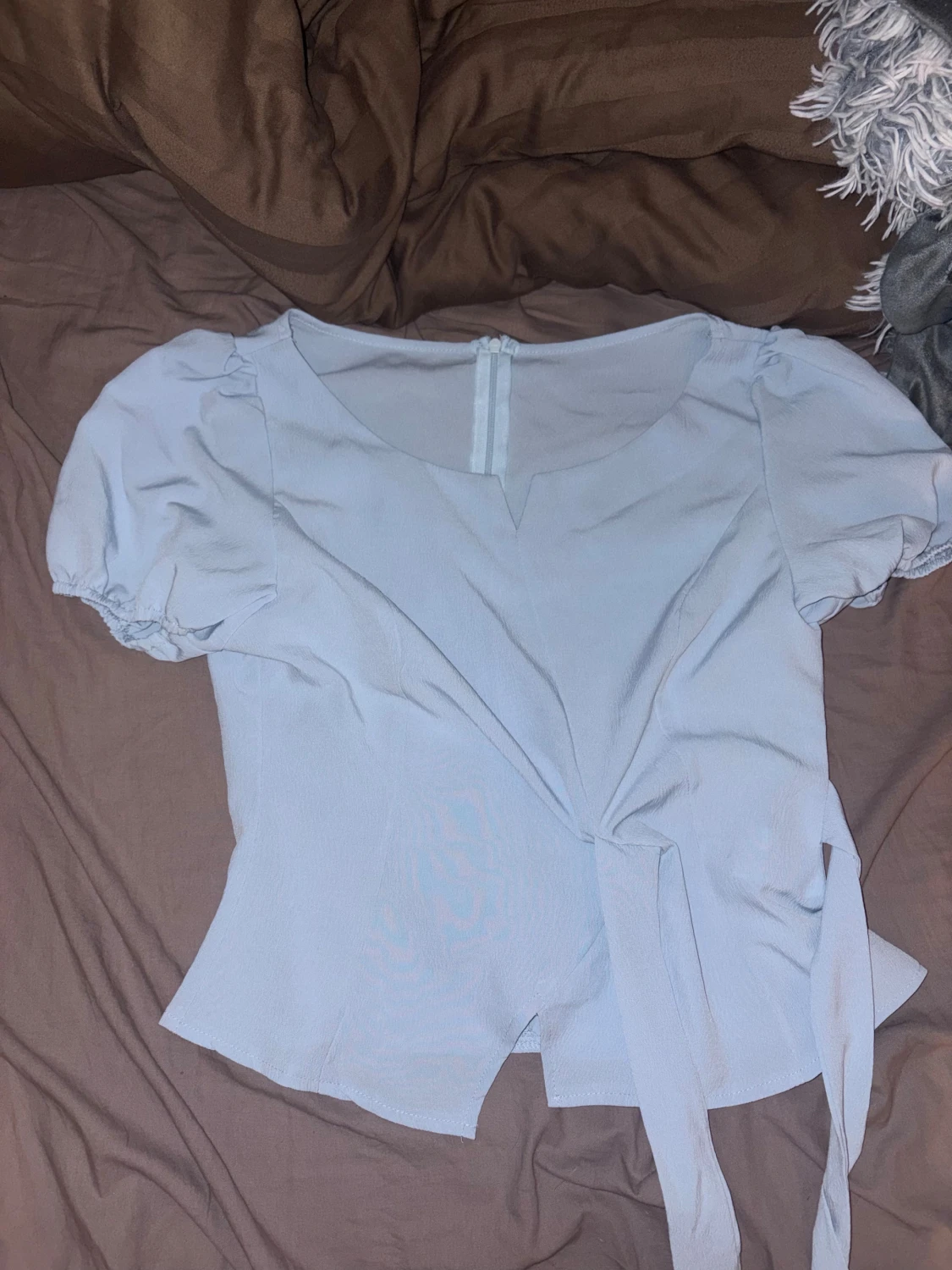 Ljusblå omlottopp med puffärm - 2