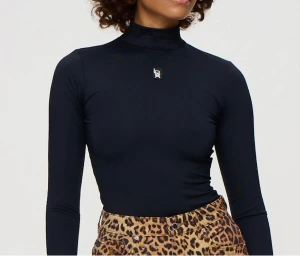 Polotröja från Lis Bonne  - Supersnygg polotröja från Lis Bonne. Väldigt skönt material! Passar till alla tillfällen