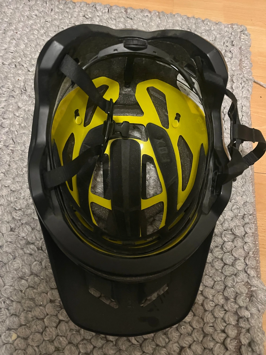 Svart cykelhjälm Fox med MIPS - 3