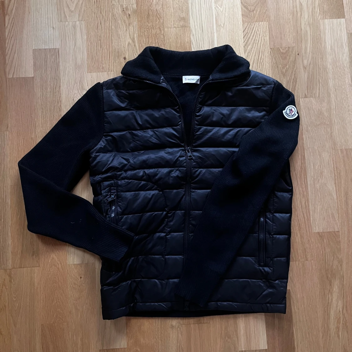 Svart pufferjacka från Moncler - 2
