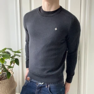 Morris tröja 100% merino wool tröja - Morris tröja 100% merino wool tröja, inga defekter! Storlek M, modellen är 180 cm 75 kg. Väldigt fin tröja med skön passform 🙌