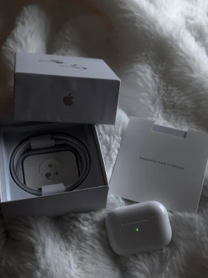 AirPods Pro 2 i oanvänt skick  - Köpt för ett tag sedan och har aldrig använts 