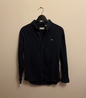 Lacoste Skjorta - Lacoste Skjorta | Fint skick | Storlek: M | Slim fit | Hör av dig vid frågor