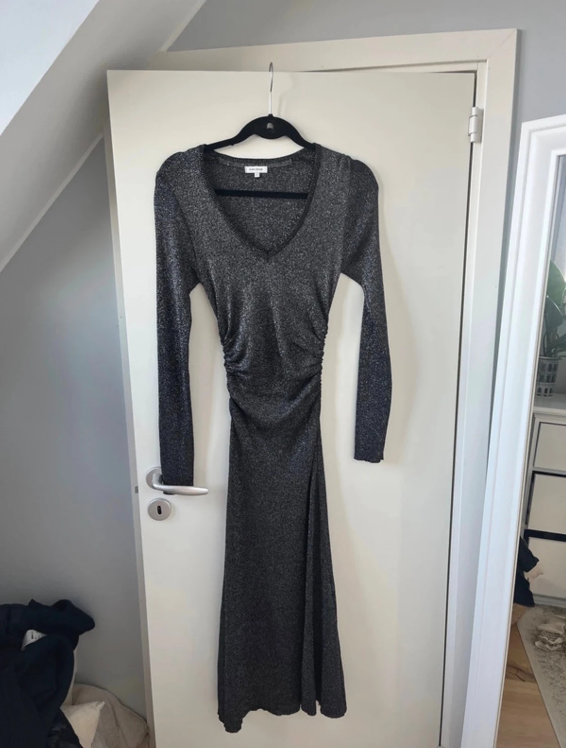 Glittrig långklänning från Bubbleroom