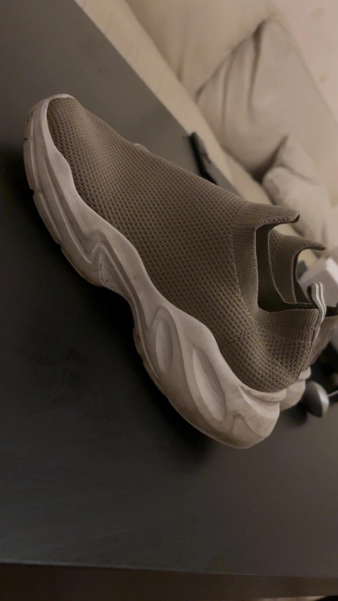 Bruna slip-on sneakers med tjock sula - 1