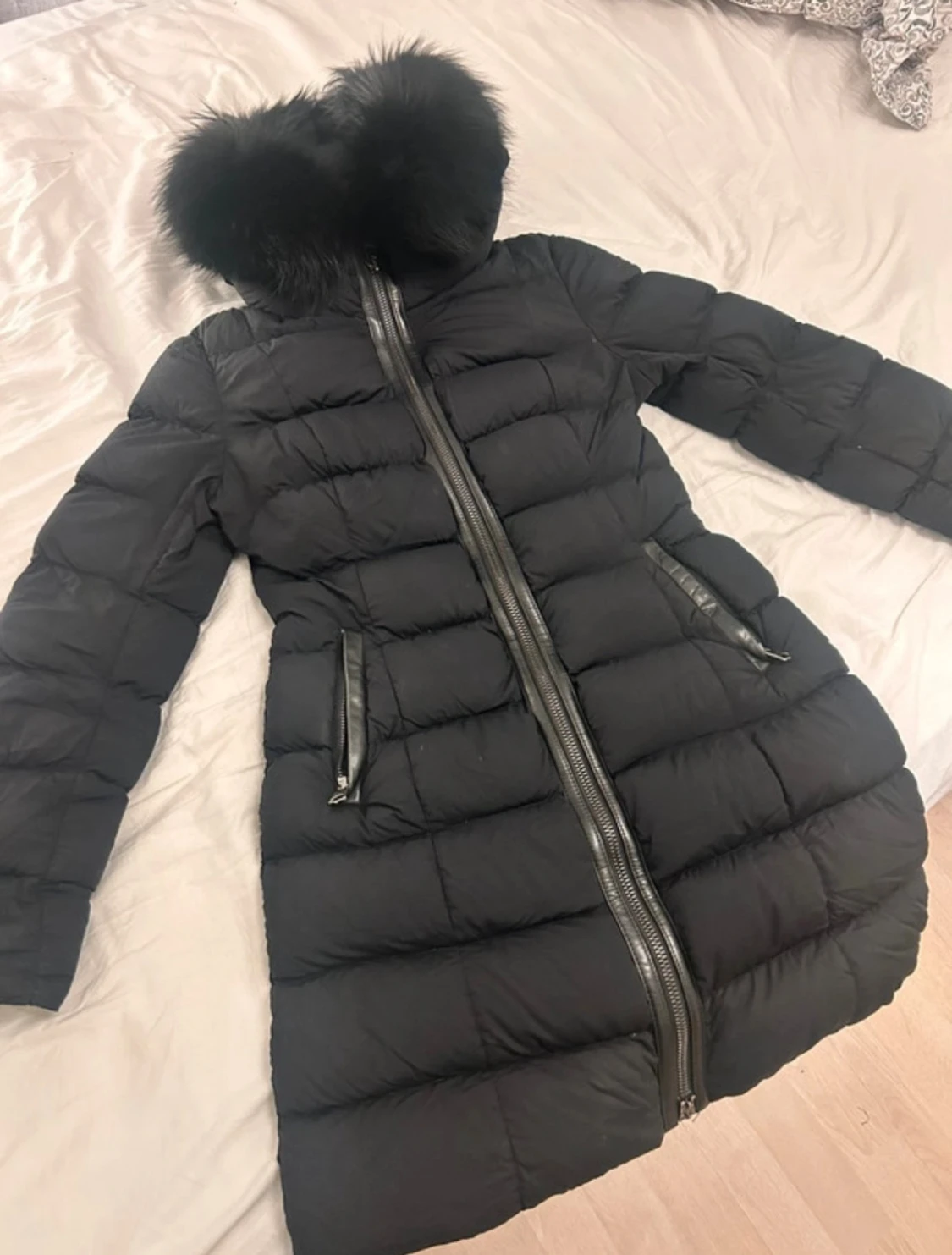 Svart lång dunjacka från Mackage