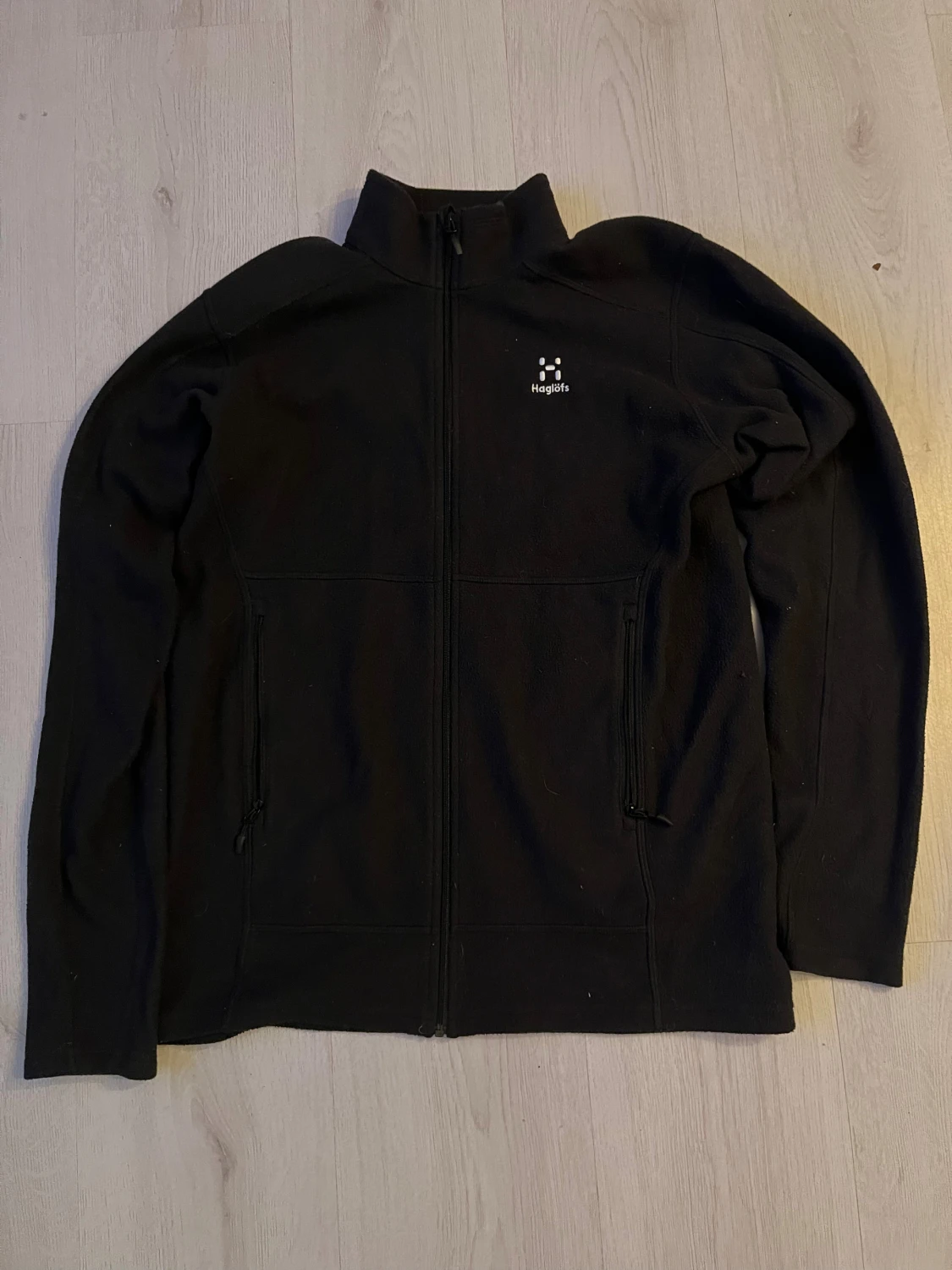 Svart fleecejacka från Haglöfs