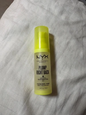 NYX Plump Right Back Primer 30ml - Cirka halva kvar 