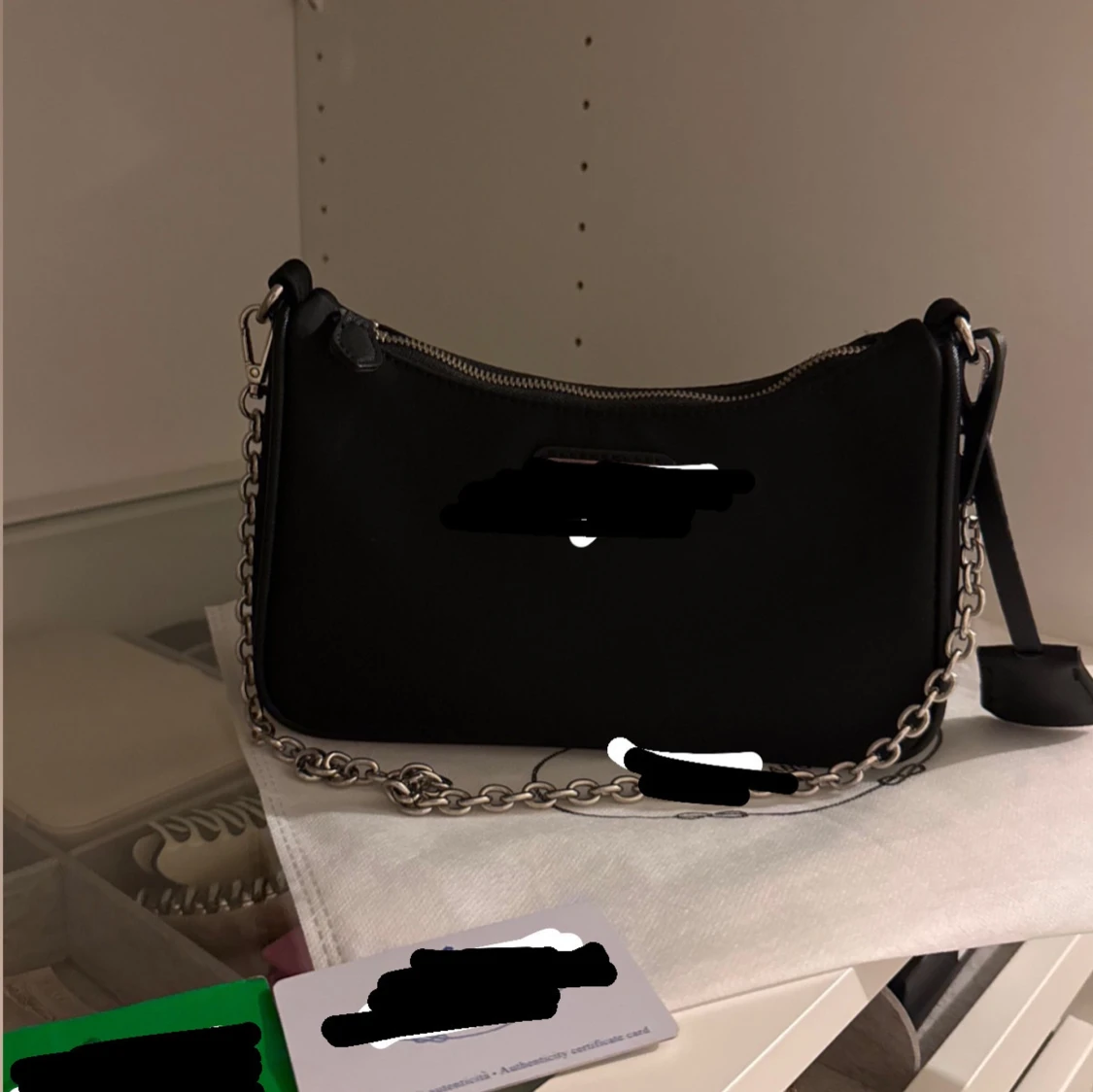 Svart axelväska med kedja - 3