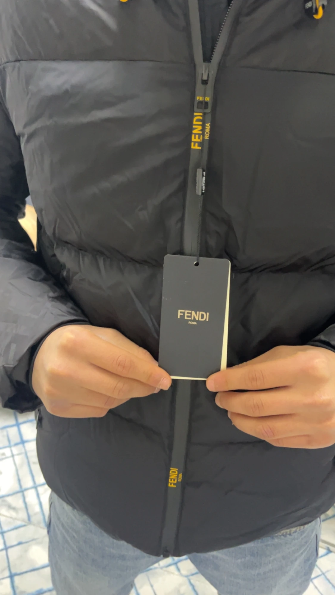 Svart pufferjacka från Fendi - 1