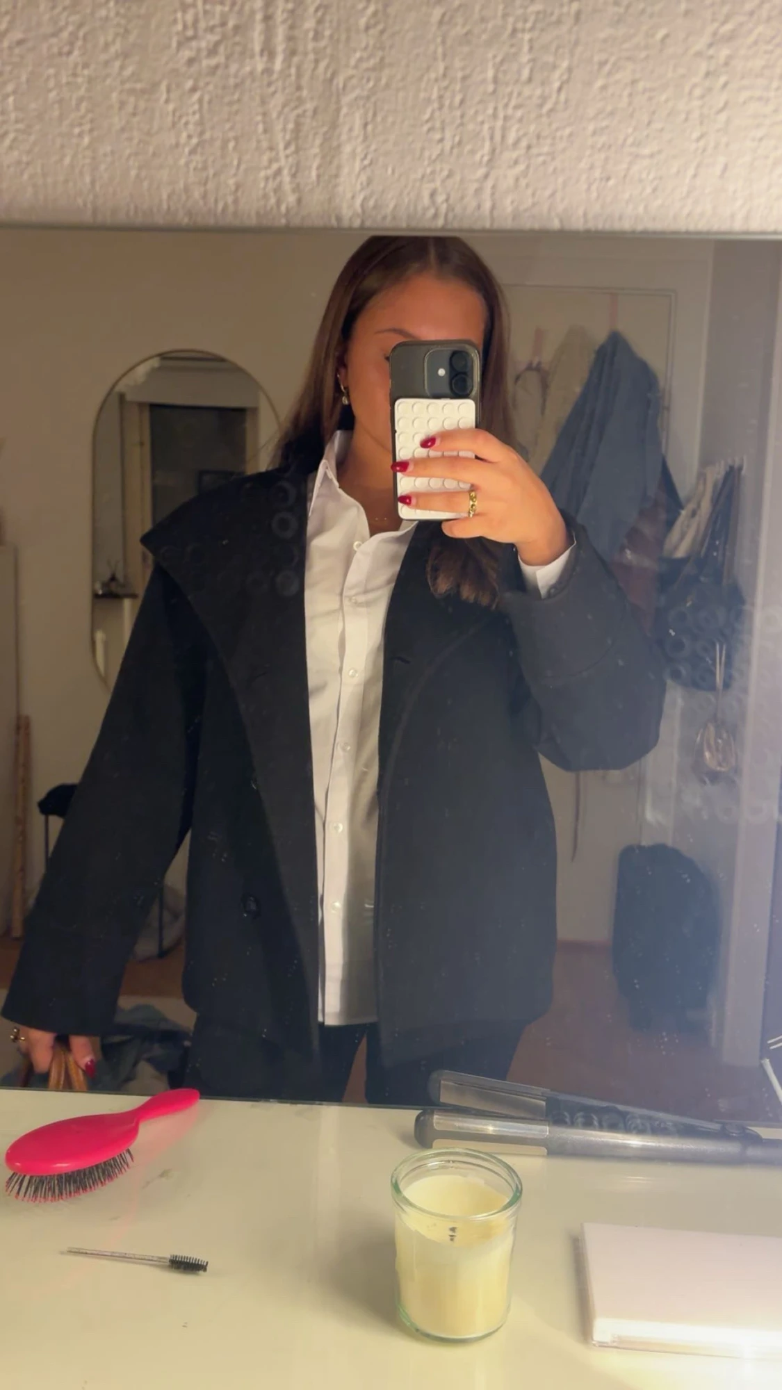 Svart oversized kappa med bred krage