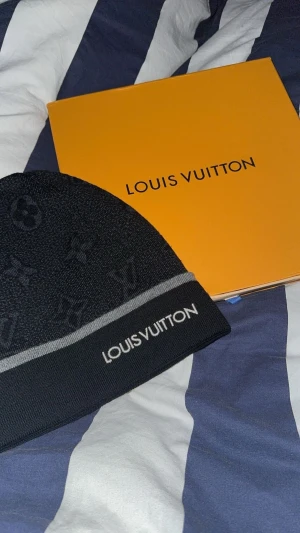 Mössa - Helt ny me box o tags