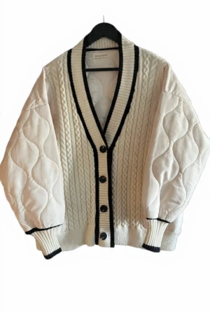 Trendig jacka  - Säljer denna snygga jacka 💕