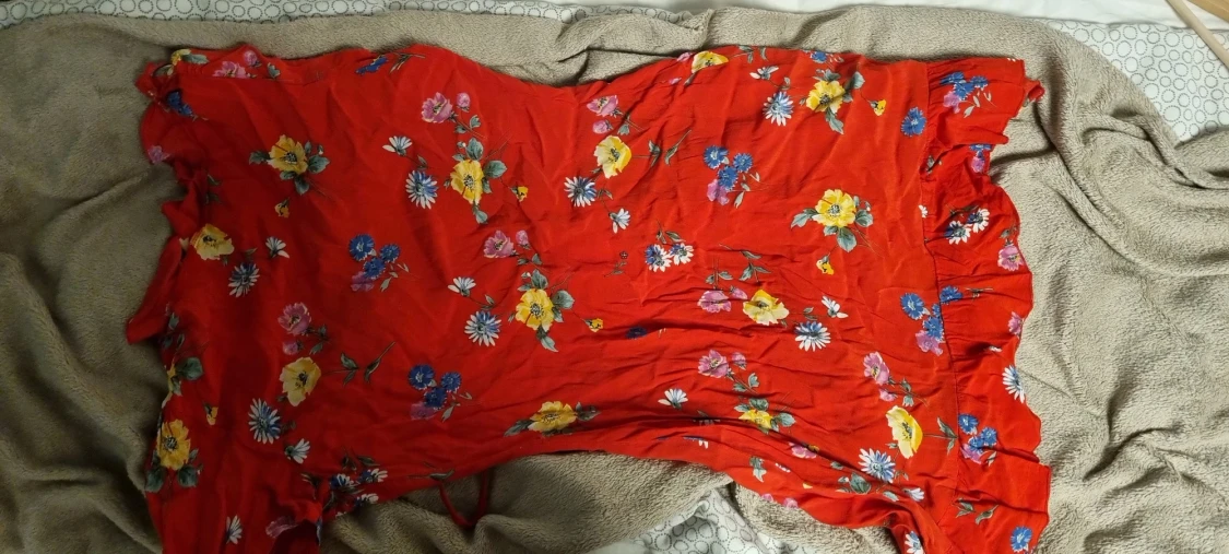 Röd omlottsklänning bikbok - 1