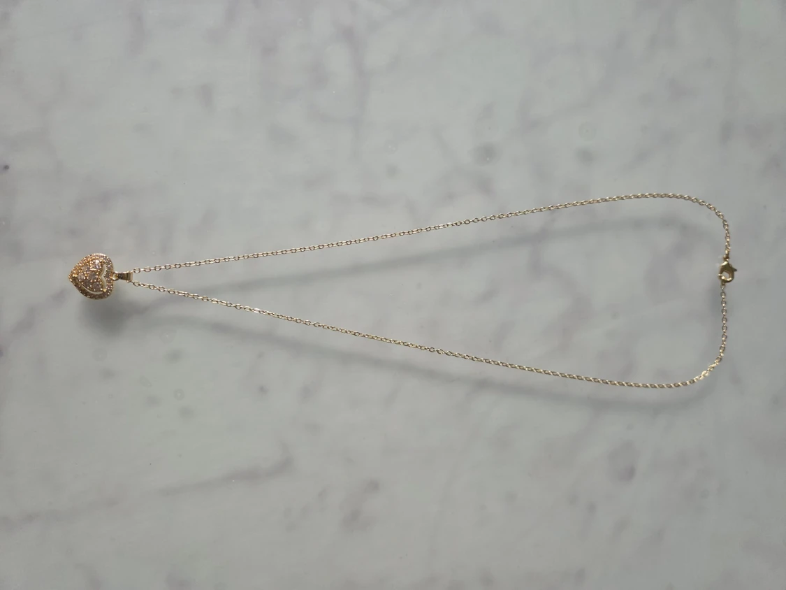 Halsband med hjärthänge - 2