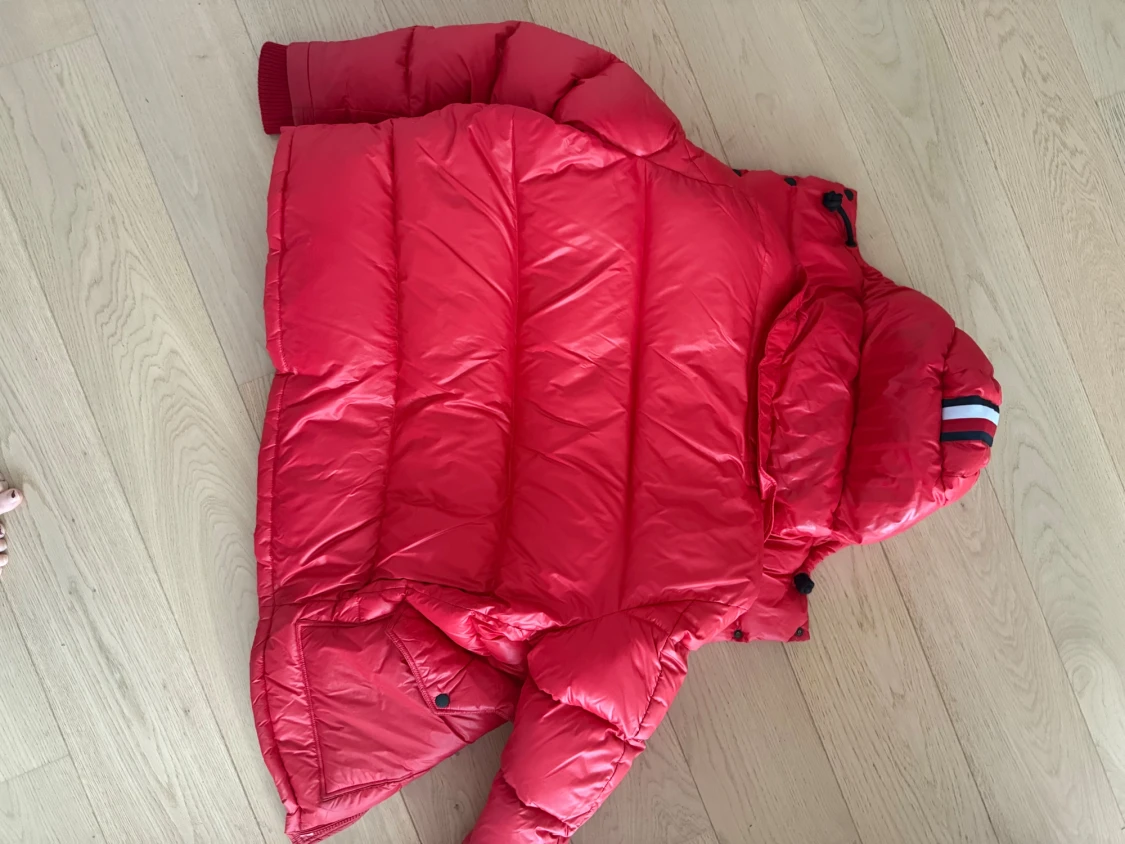 Röd pufferjacka från Hilfiger Collection - 1