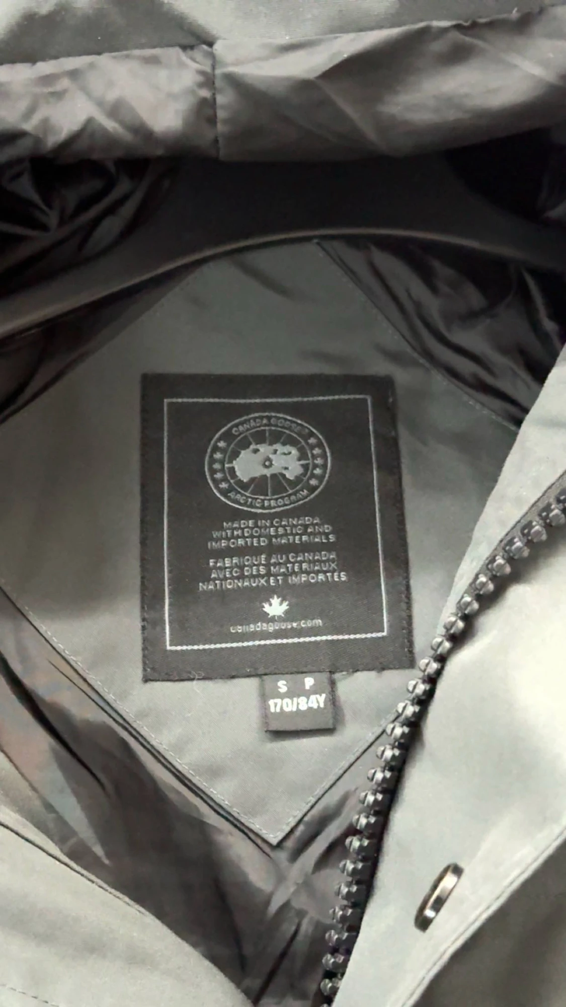 Grå vinterjacka från Canada Goose - 1