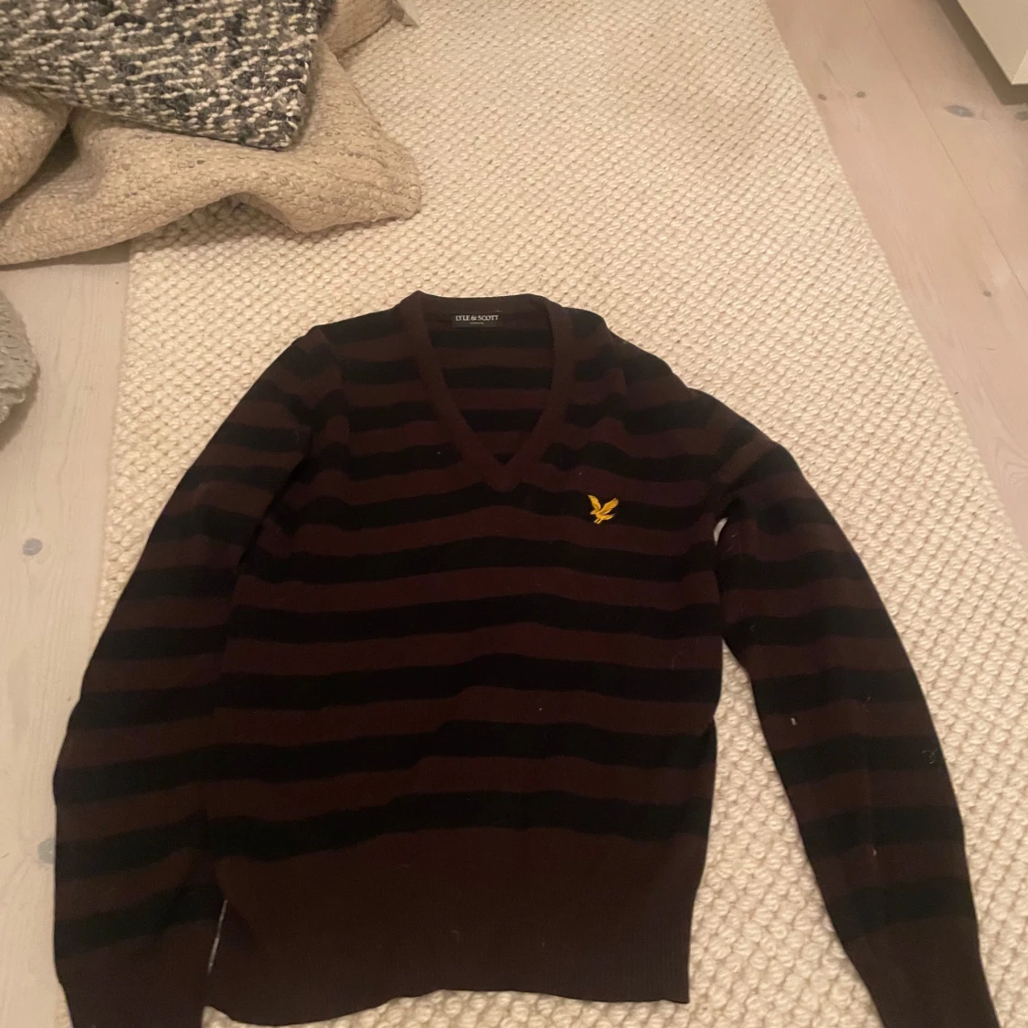 Randig v-ringad tröja Lyle & Scott - 1