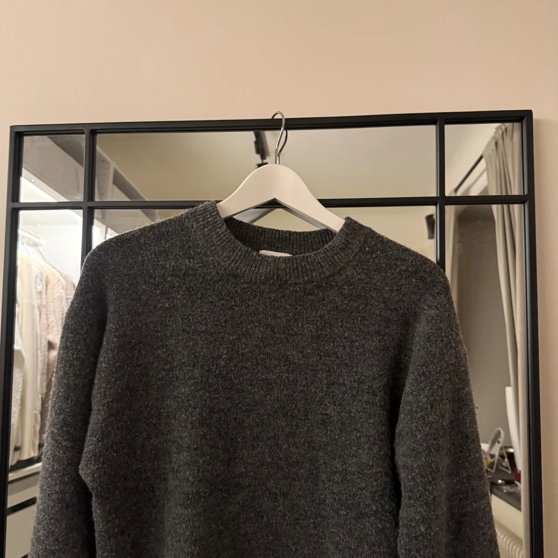 Stickad grå tröja  - 2