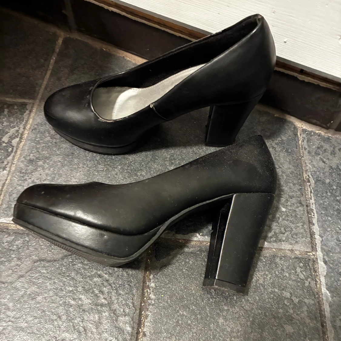 Svarta pumps med klack, klackskor - 2