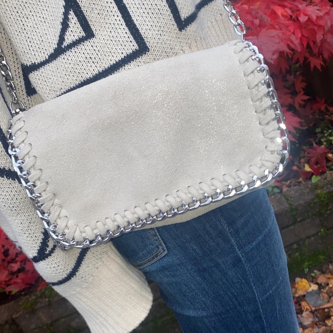 Beige axelväska från Tiamo med kedja - 3