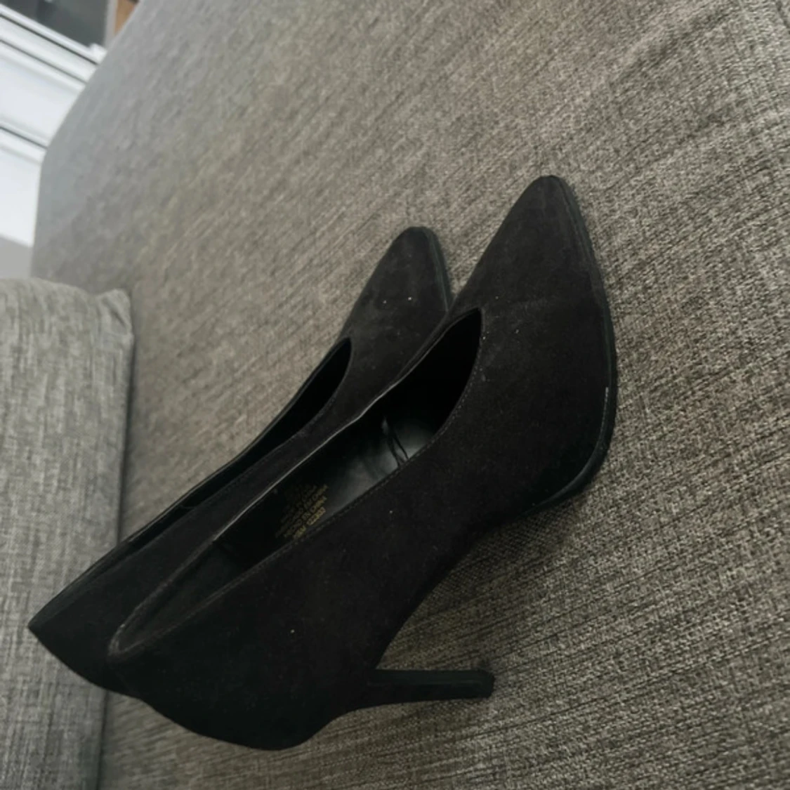 Svarta pumps med spetsig tå H&M