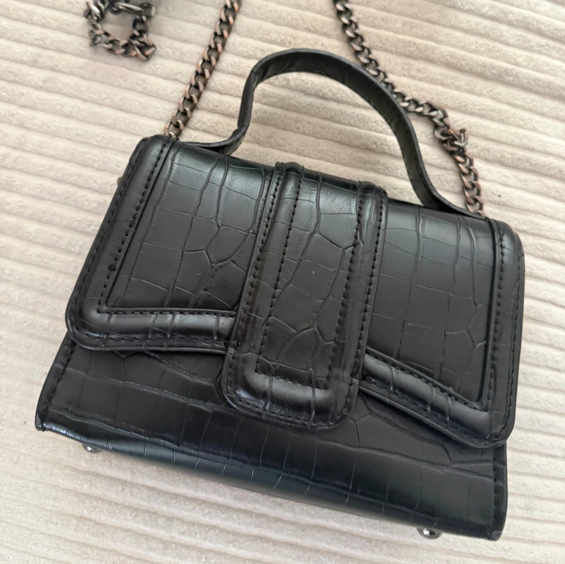 Svart axelväska från zara - 1