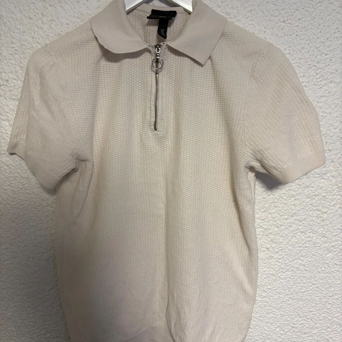 Vit kortärmad T-shirt med dragkedja H&M