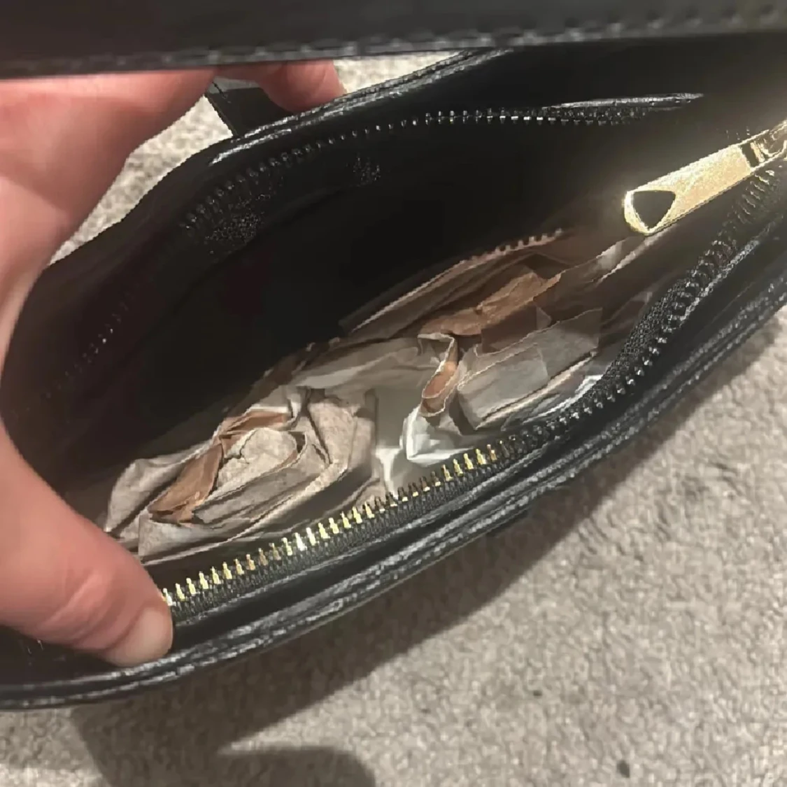 Svart axelväska från YSL i skinn - 3