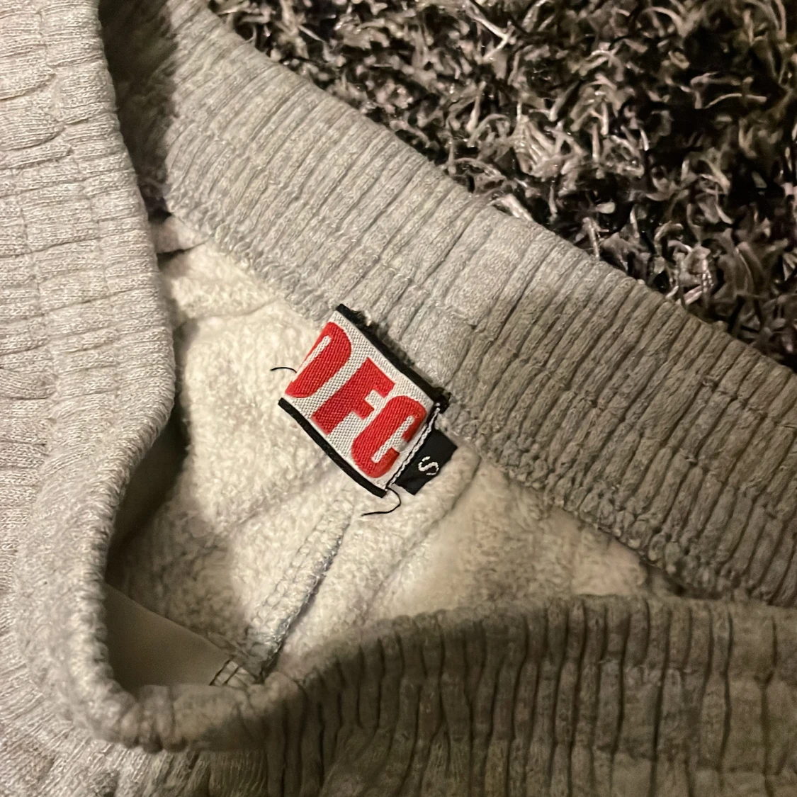 Grå mjukisbyxor från DFC, stl S - 2