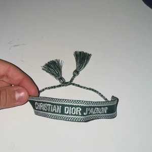 Armband olivgrön  - Helt ny dm vid intresse 